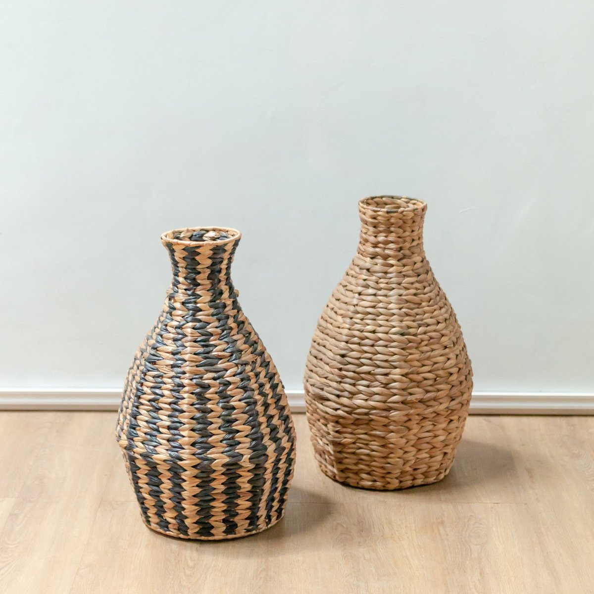 Dayana Schwarz – Geflochtene Boho Vase aus Wasserhyazinthe