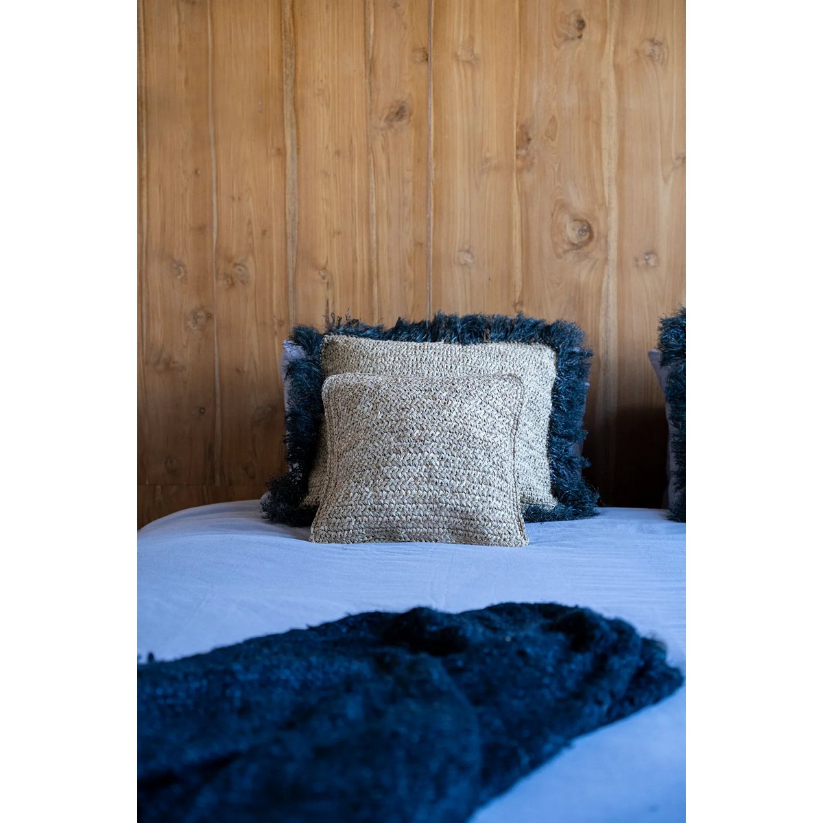 Kissenbezug „Bast Flores“ – Quadratisch aus Bast & Baumwolle (40 × 40 cm)