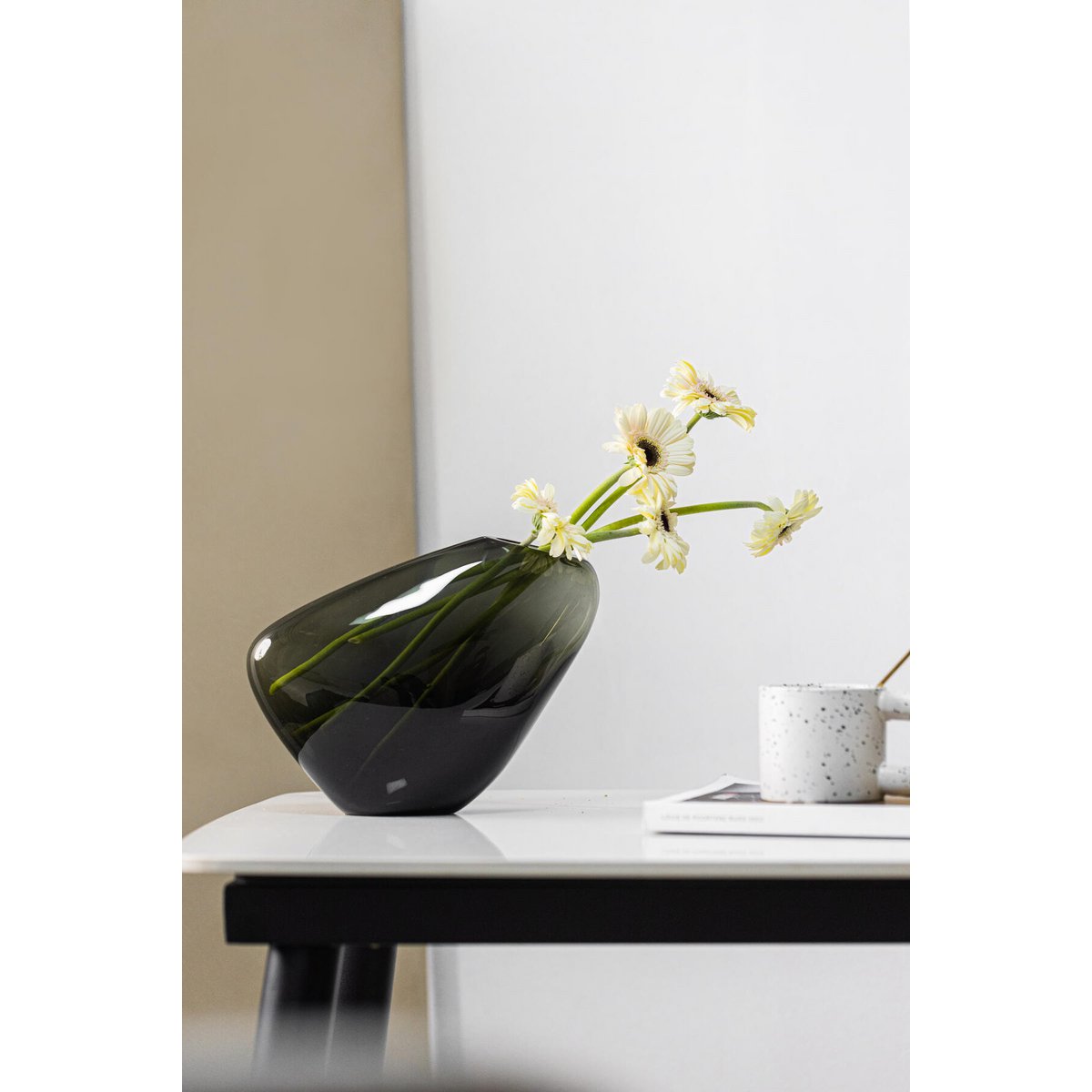 KOOKY16GR – Organische Glasvase in kieselförmiger Form