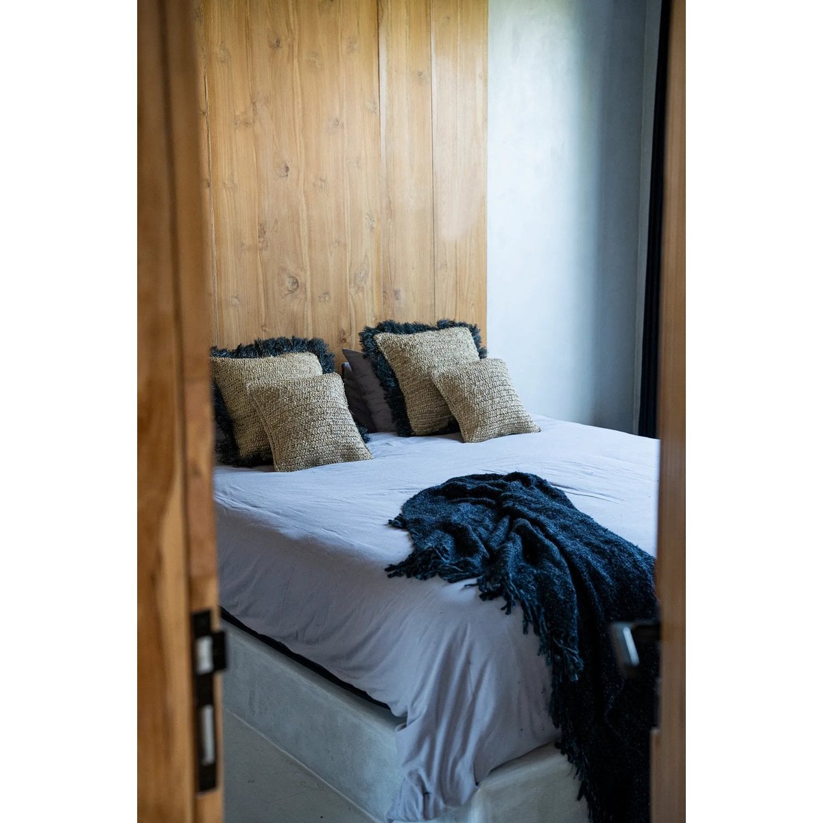 Kissenbezug „Bast Flores“ – Quadratisch aus Bast & Baumwolle (40 × 40 cm)