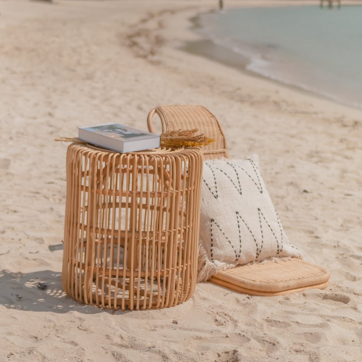 Alamaya – Rattan-Beistelltisch mit klarer Form