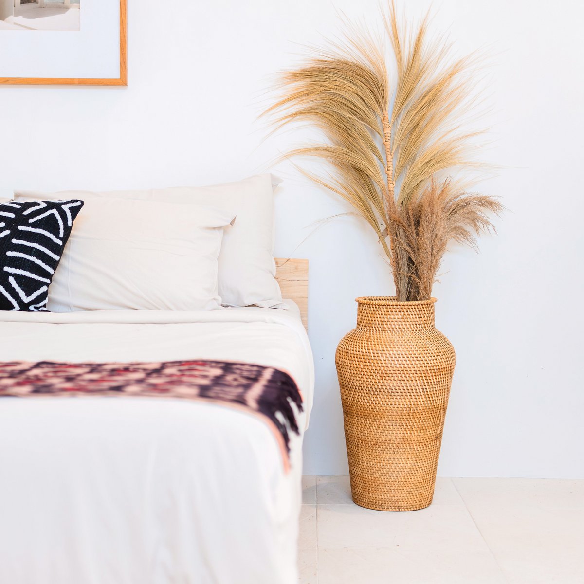 Rattanvase „Kidung“ – Große Boho-Bodenvase aus Naturfasern