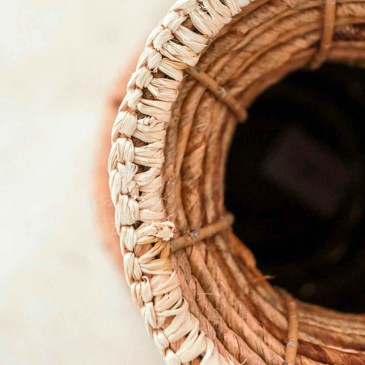 Tumbak – Große Vase aus geflochtener Bananenfaser