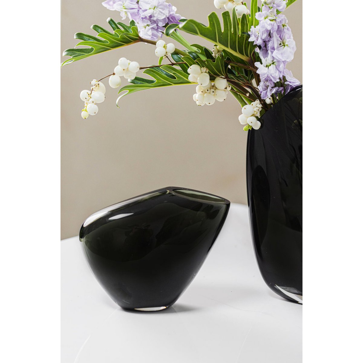 KOOKY16GR – Organische Glasvase in kieselförmiger Form