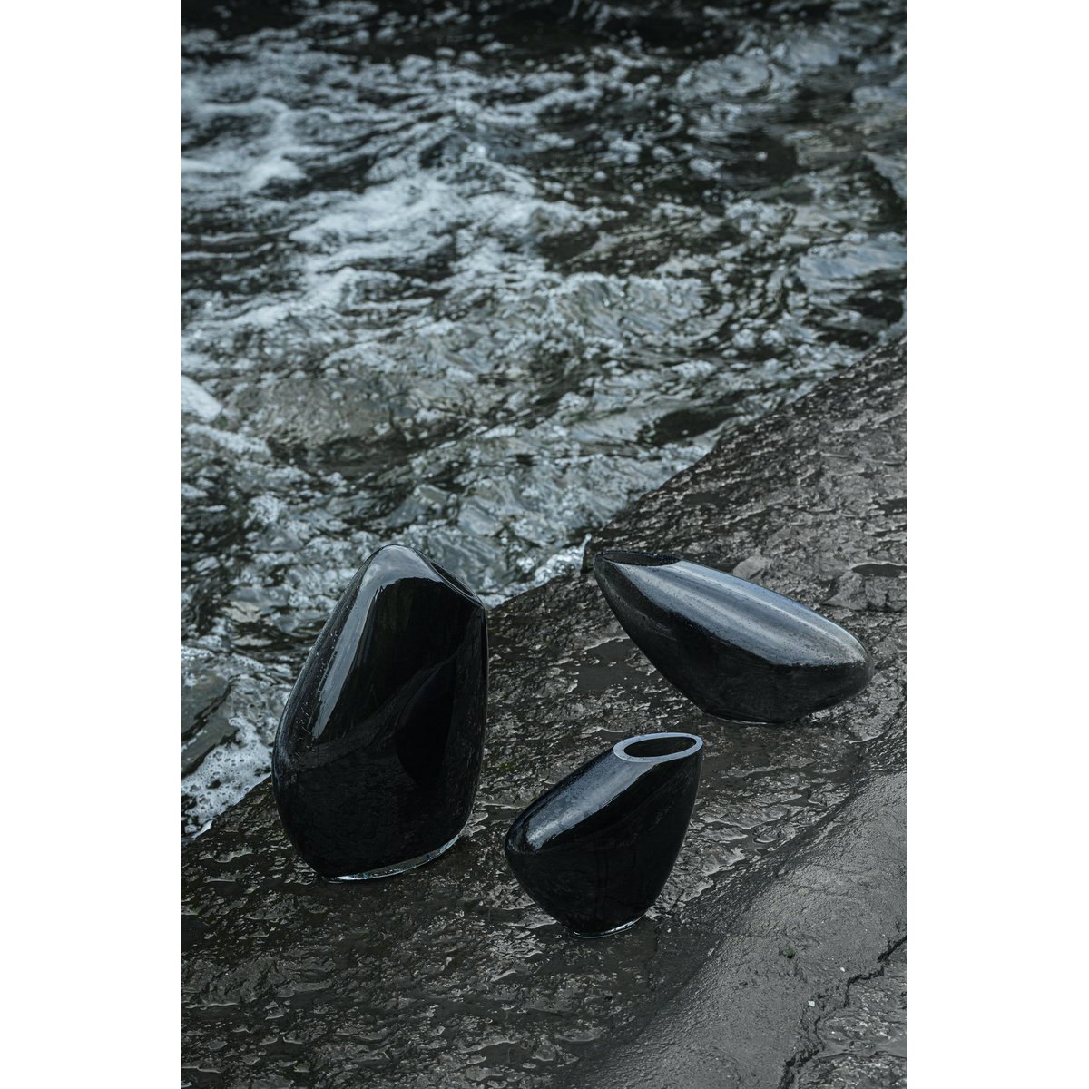 KOOKY16GR – Organische Glasvase in kieselförmiger Form