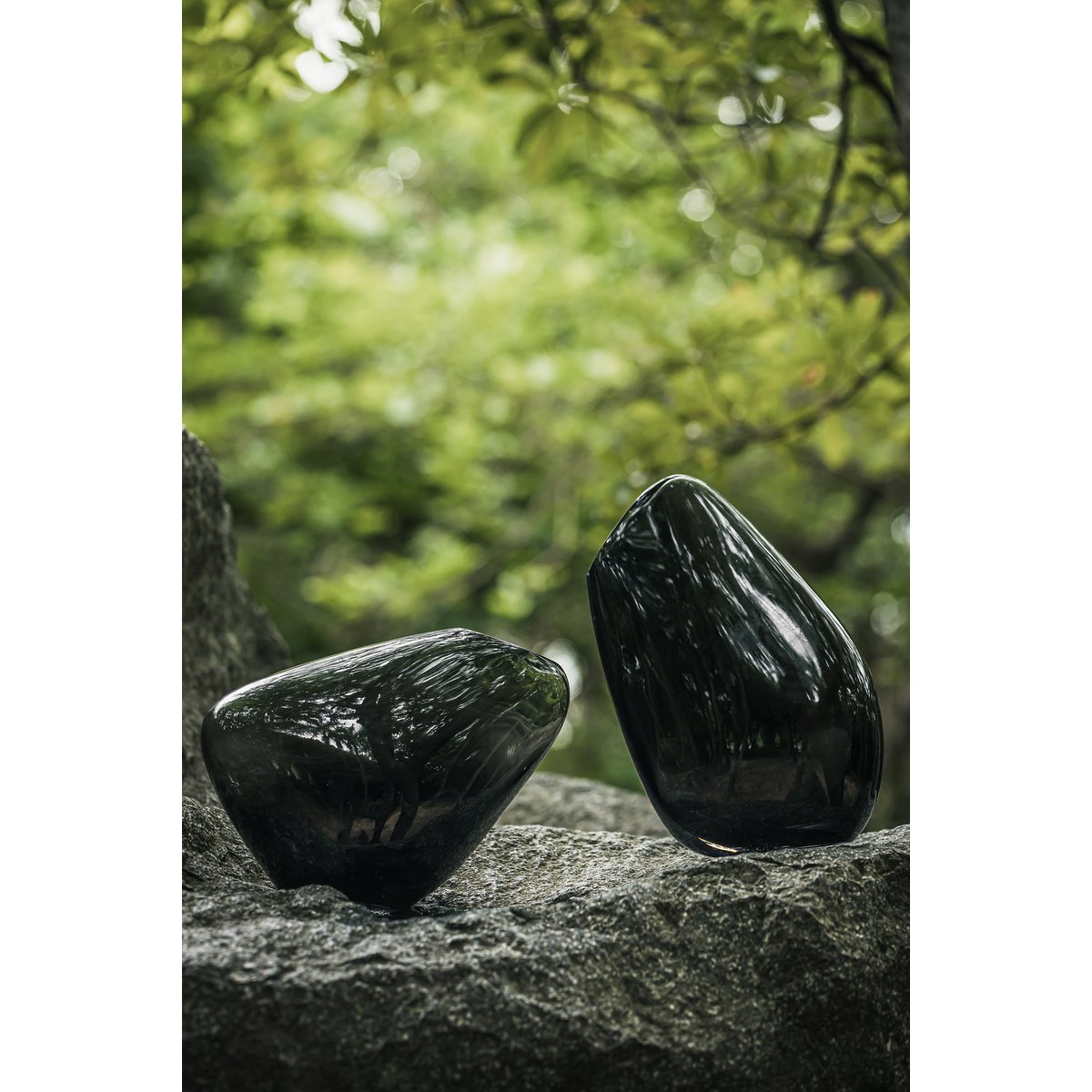 KOOKY16GR – Organische Glasvase in kieselförmiger Form