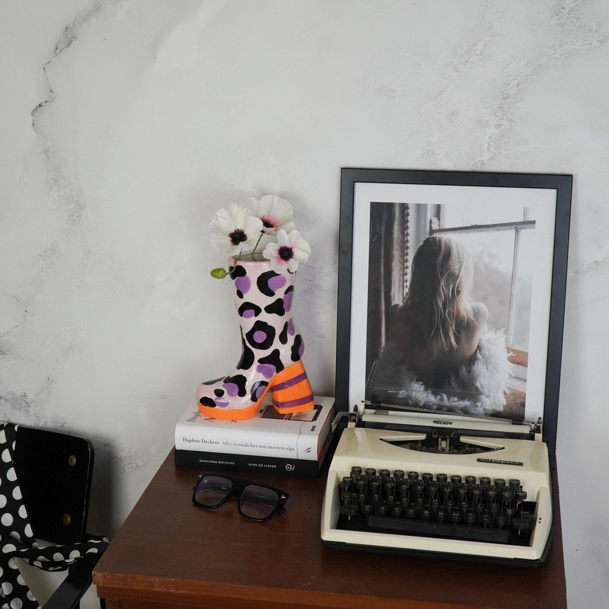 Stiefelvase Leopard Pink / Orange – Keramikvase in Stiefelform mit Leopardenmuster